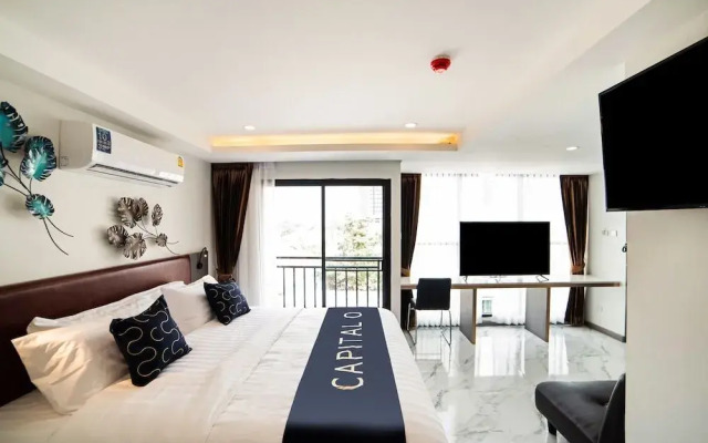 Capital O 445 Ongkara