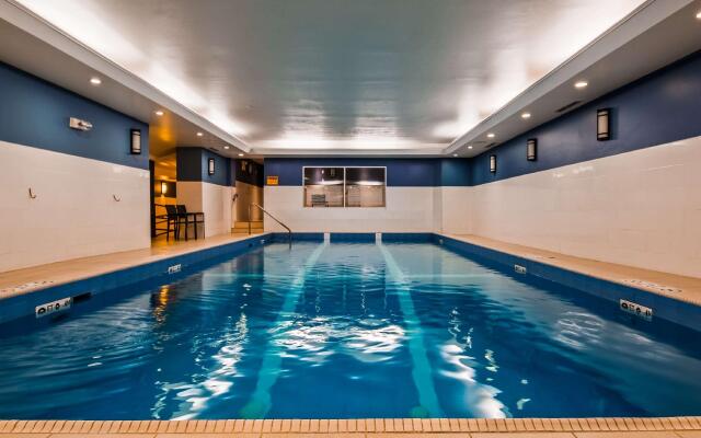 Best Western Plus Chocolate Lake Hotel