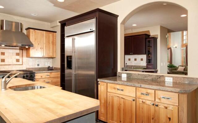 Sunbeam Lodge by Summit Mountain Properties