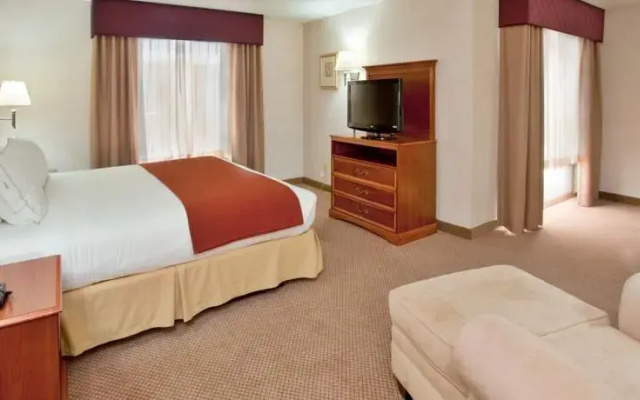 Baymont Inn & Suites Highland