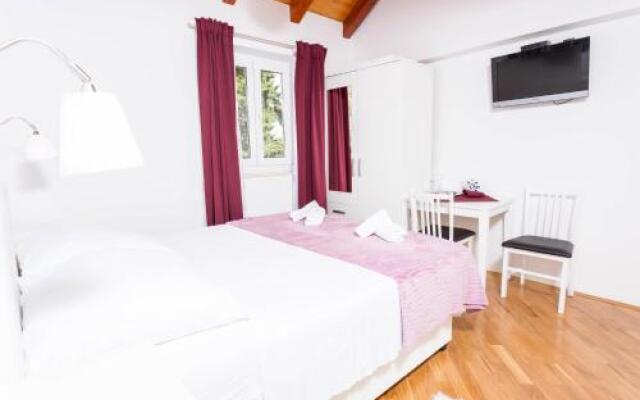 House Lodging Apartments Toni