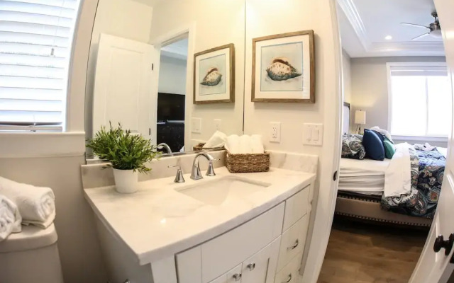Fantastic 6 bedroom 4 bath Pool Home