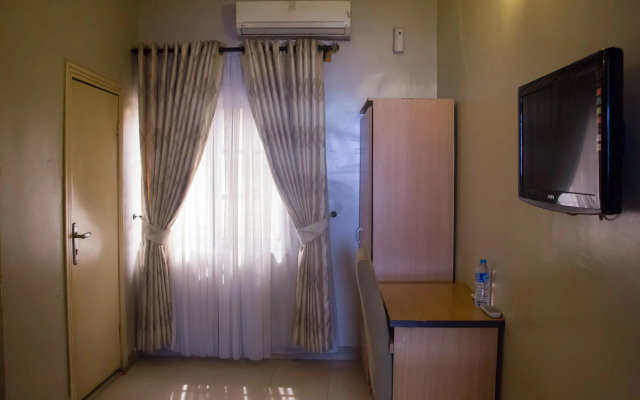 Triple Tee Hotel