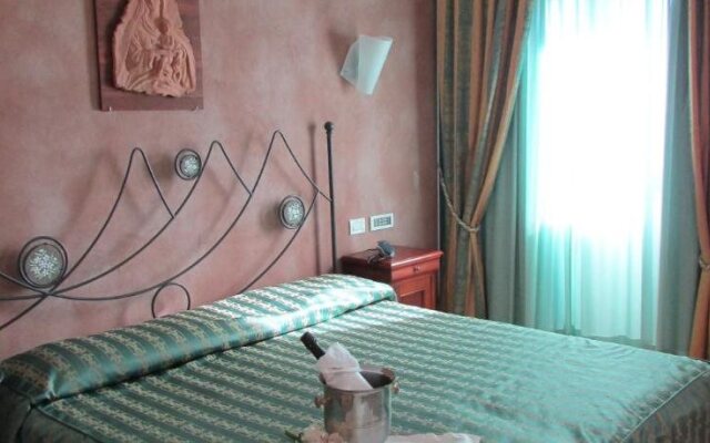 Emmaus Hotel