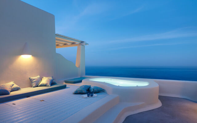 Dome Santorini Resort & Spa