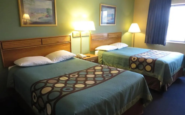 Super 8 by Wyndham Macomb