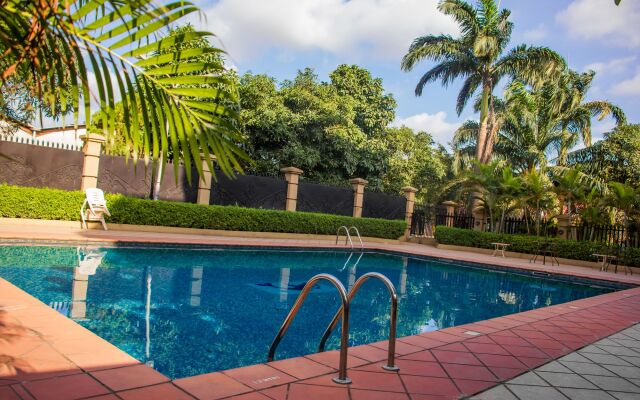 Dees Hotels, Apartments and Suites