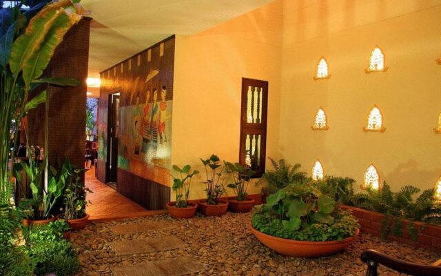 Anoma Boutique House