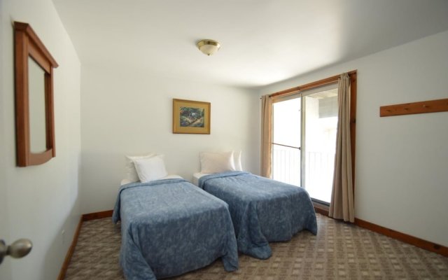 Tyrolean Village Resort-6 Bedroom Chalet