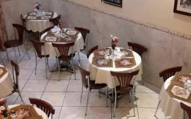 Gollestan Hotel