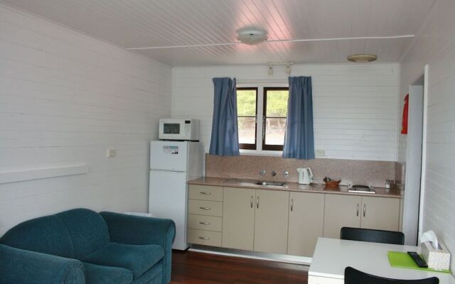 Seaview Holiday Park and  Hostel