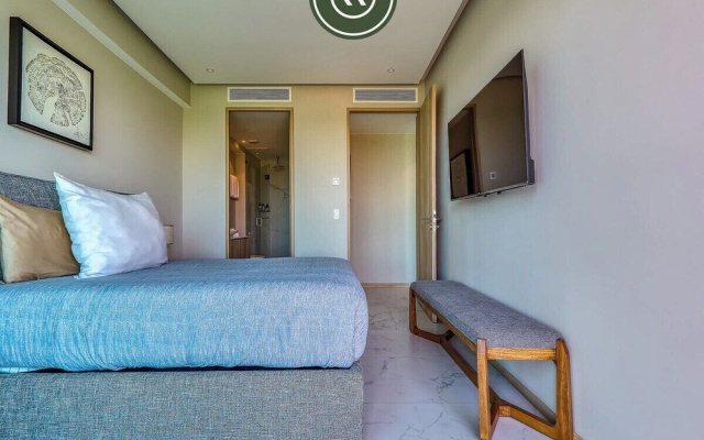 Luxury 3 BR Condo - Beach Access 1 Block Away
