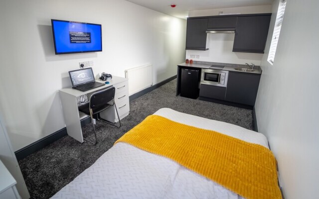 Spacious Studio Near City Centre!