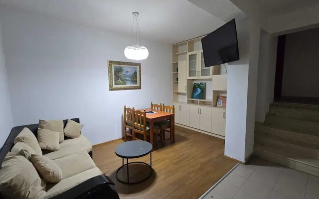 Tirent Apartment-Cozy 2-Bedroom Stay in Don Bosko
