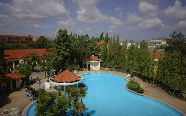 DadD Resort by Lopburi Inn Resort