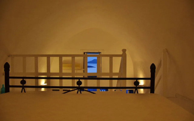 Fira White Residence