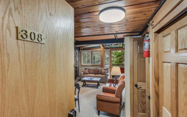 Laurelwood Condominiums Studio Premier Unit 308