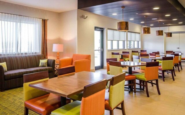 Red Roof Inn & Suites Ferdinand
