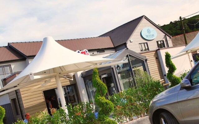 The Estuary Bar and Rooms