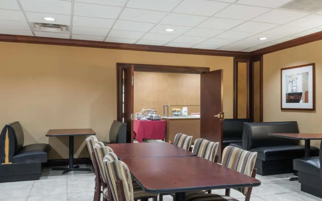 Delta Hotels by Marriott Cincinnati Sharonville