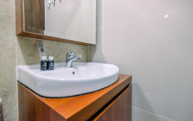 Restful And Minimalist Studio Transpark Cibubur Apartment
