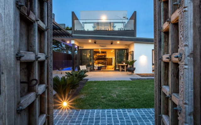 Shambala Dana: Beach and pool