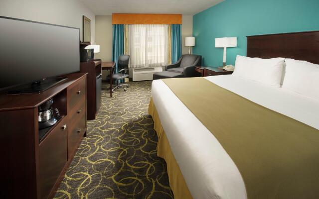 Holiday Inn Express & Suites DFW - Grapevine by IHG