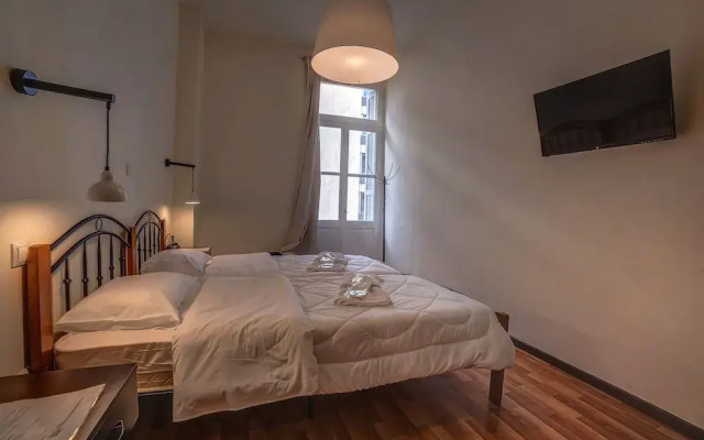 Athinas Street Inn