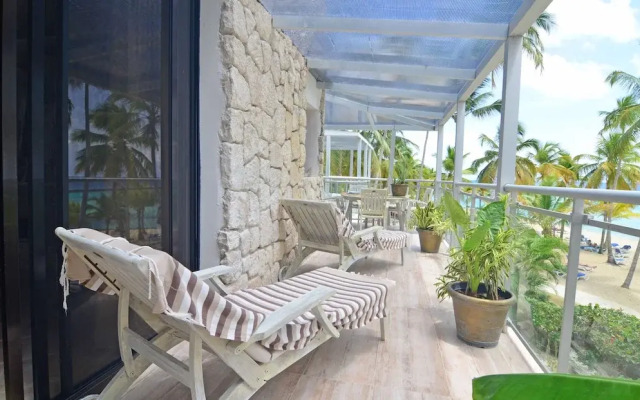Beach Front Apartment No01