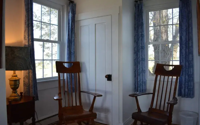 Black Walnut Point Inn