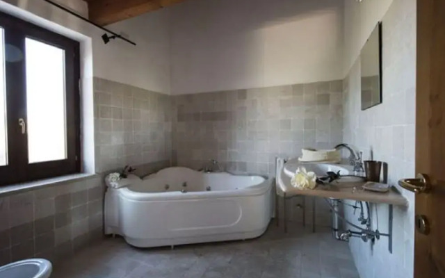 Serene Apartment in Ascoli Piceno with Hot Tub