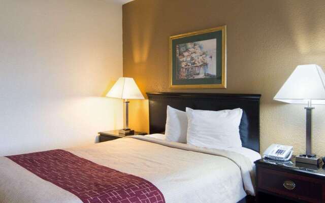 Econo Lodge Pine Bluff