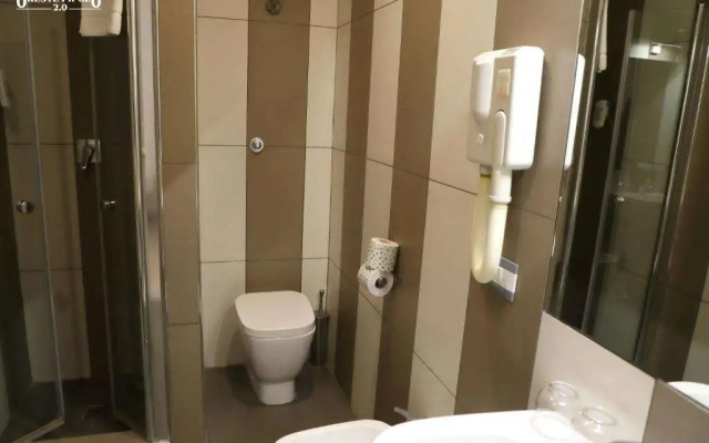 Up Hotel