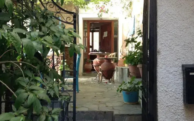 Traditional Guesthouse Leda