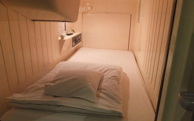 Capsule Hotel Wellbe Sakae - Caters to Men