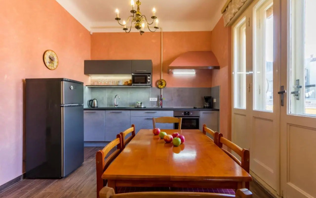Spacious & Smart Center Apartment