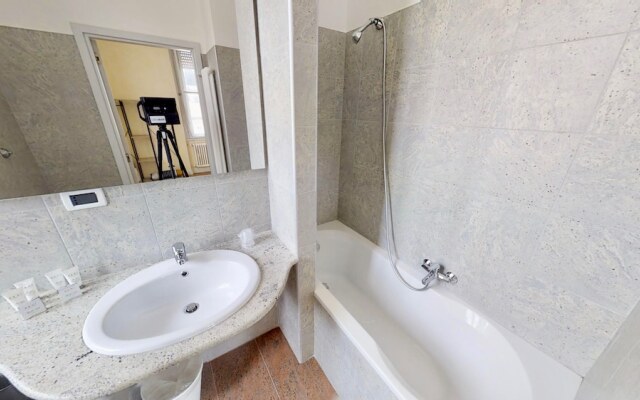 Triestevillas A/C Huge Central & Brand New - 5BR