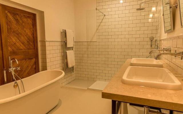 Par la Riviere (Adults Only)