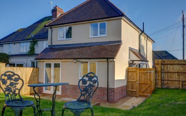 Low Cost, 4 Bed with Parking & Large Garden 03