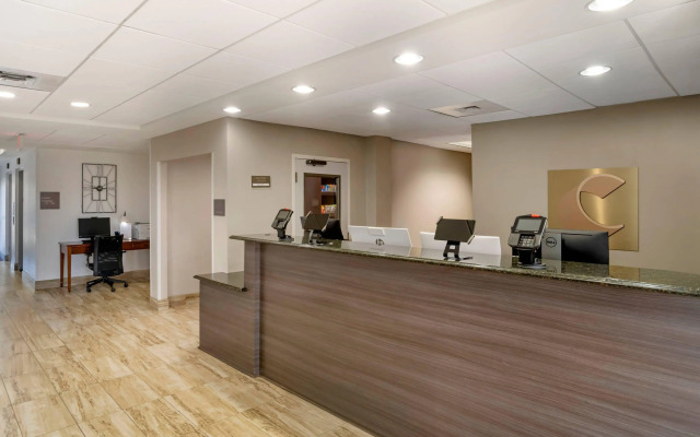 Comfort Suites near Birkdale Village- Huntersville