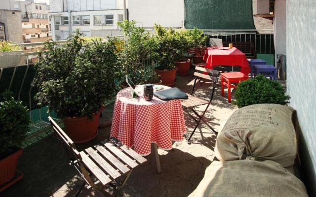Hostel and Apartments 360º
