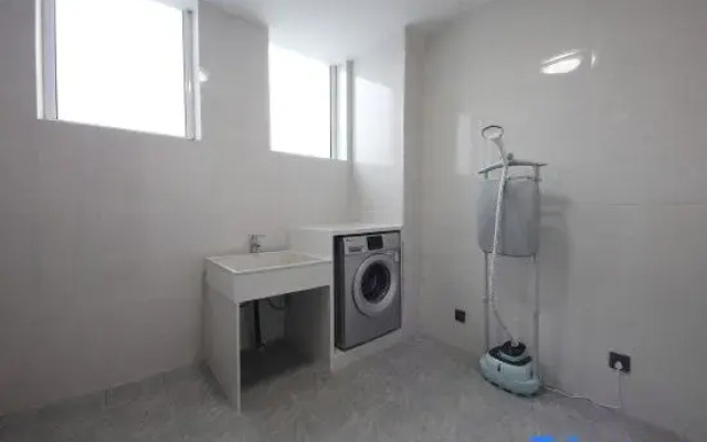 Rongjing Hotel (Rongcheng Baiyangdian High-speed Railway Station Branch)