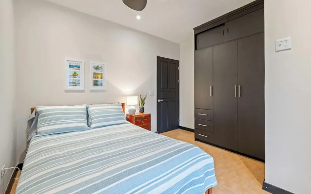 Relaxing 2 BR  Beach & Pool  Condo Unit2