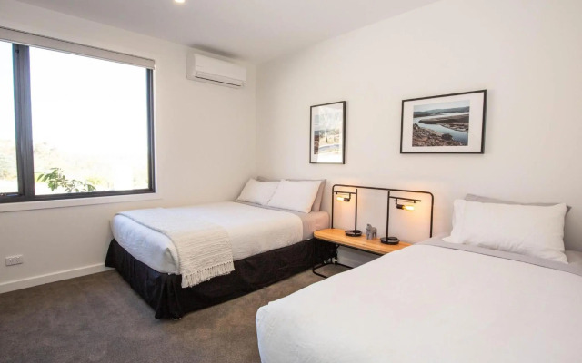 Spuren 4 of 2 Echidna Place East Jindabyne