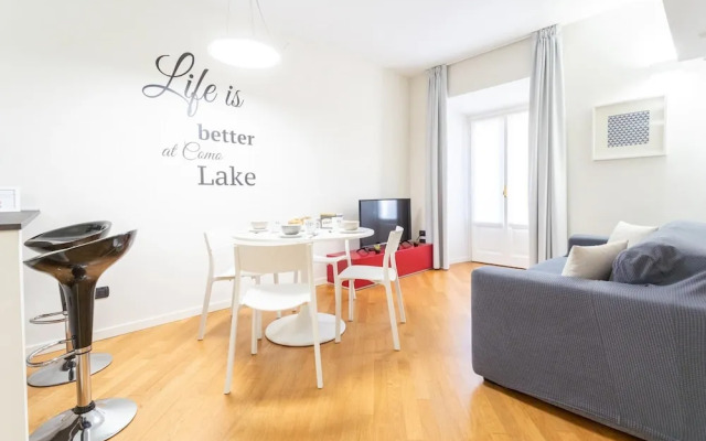 White Flat in Como City Center