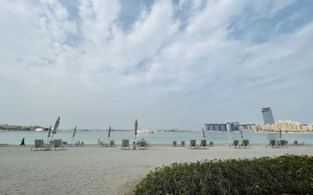 StoneTree - Luxurious 1 BR with Private Beach Access