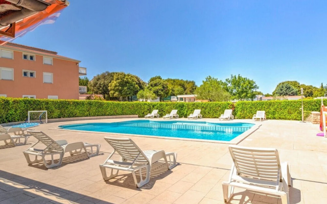 Beautiful Mobile Home in Banjole With Swimming Pool