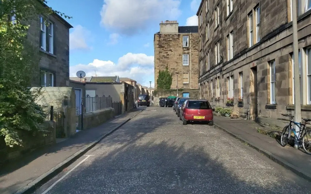 Bright, Modern and Stylish 2 Bedroom Apartment