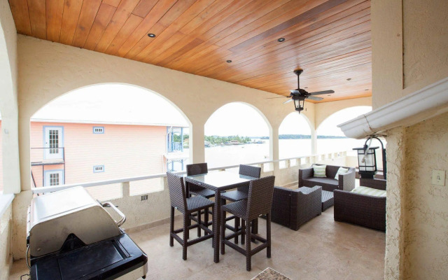 Tropical Suites Hotel