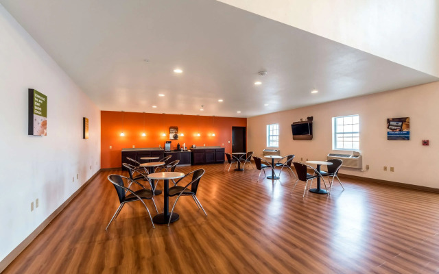 Motel 6 Jourdanton, TX